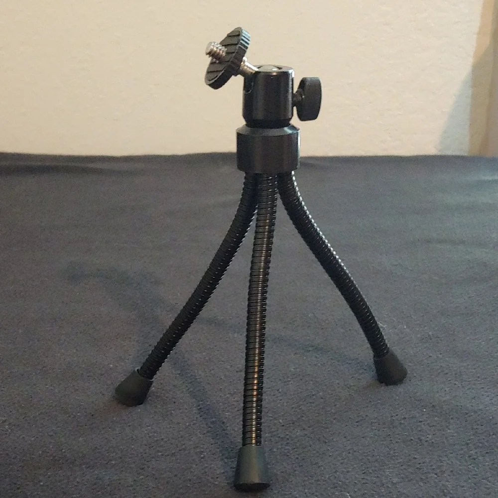 Compact & Flexible Black Tripod with Black Case * Universal